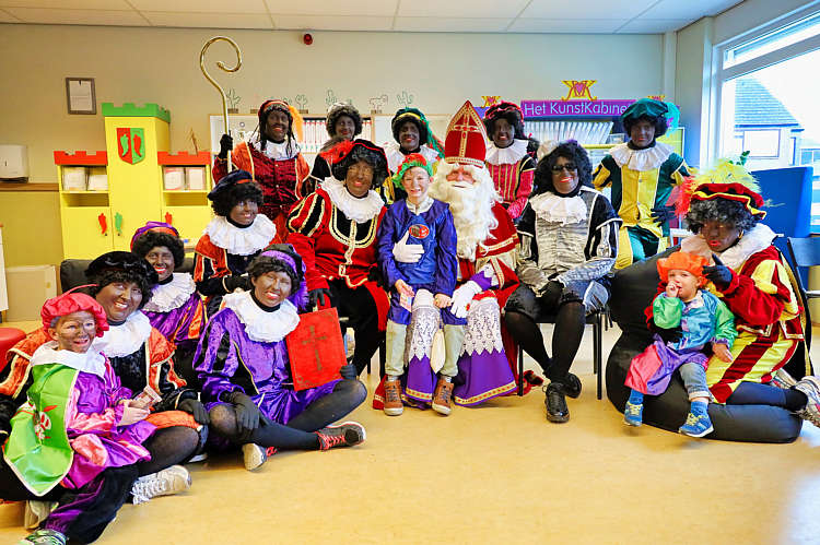 Aankomst van de Sint en zijn Zwarte Pieten in Waarder_124